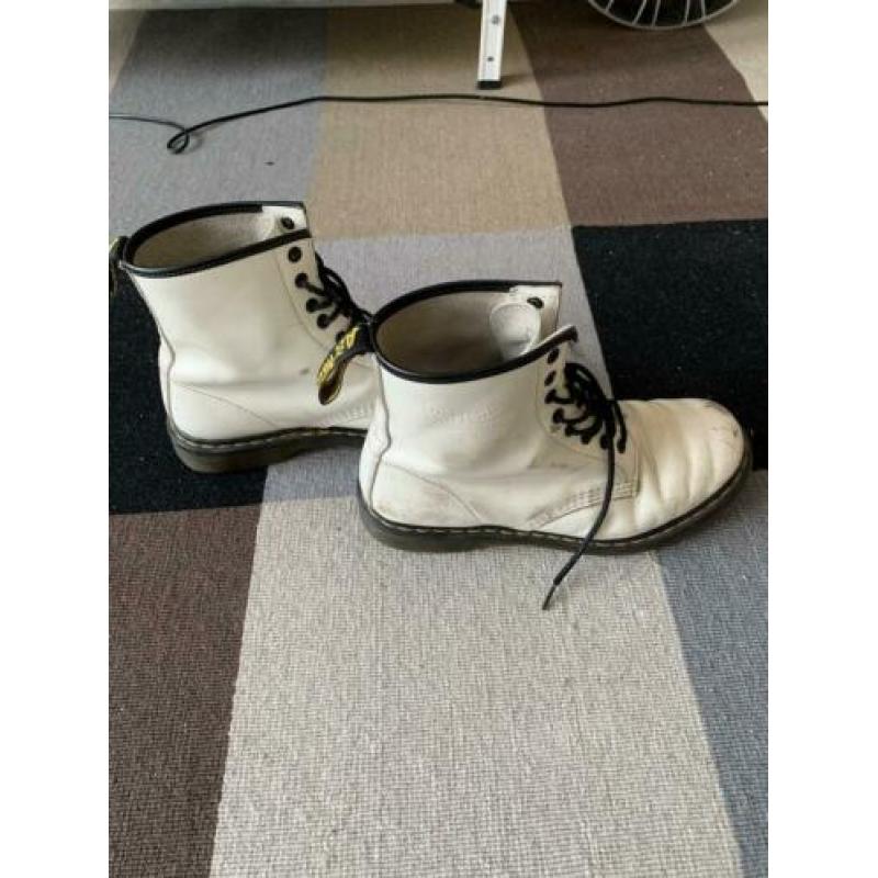 witte dr martens maat 42