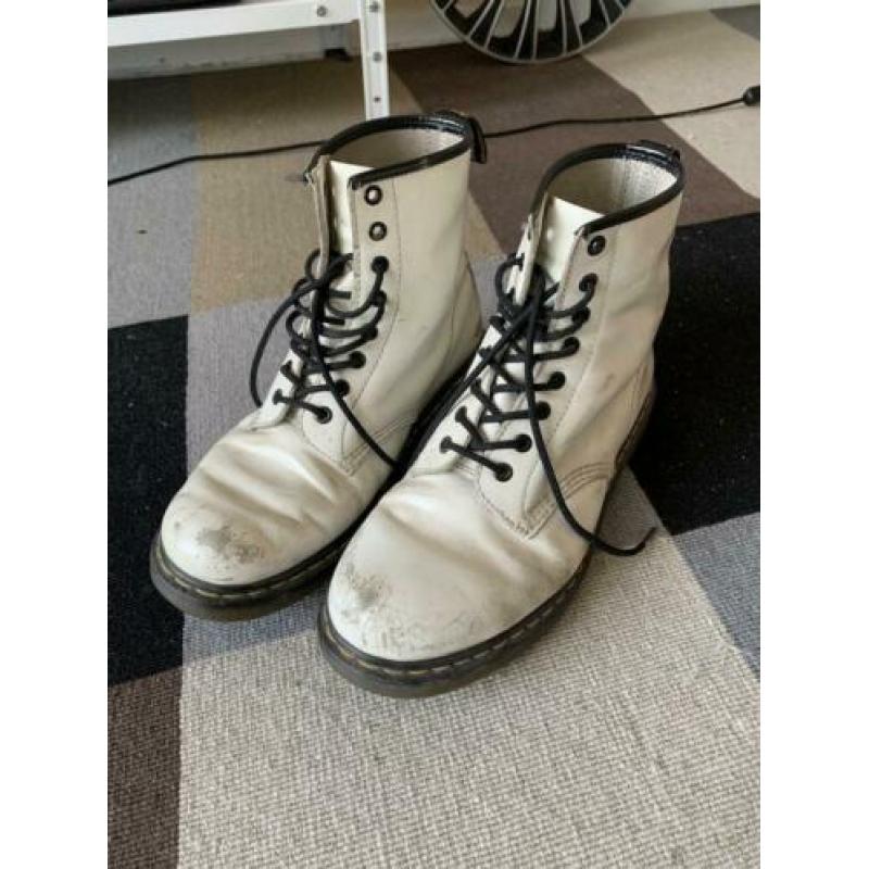 witte dr martens maat 42