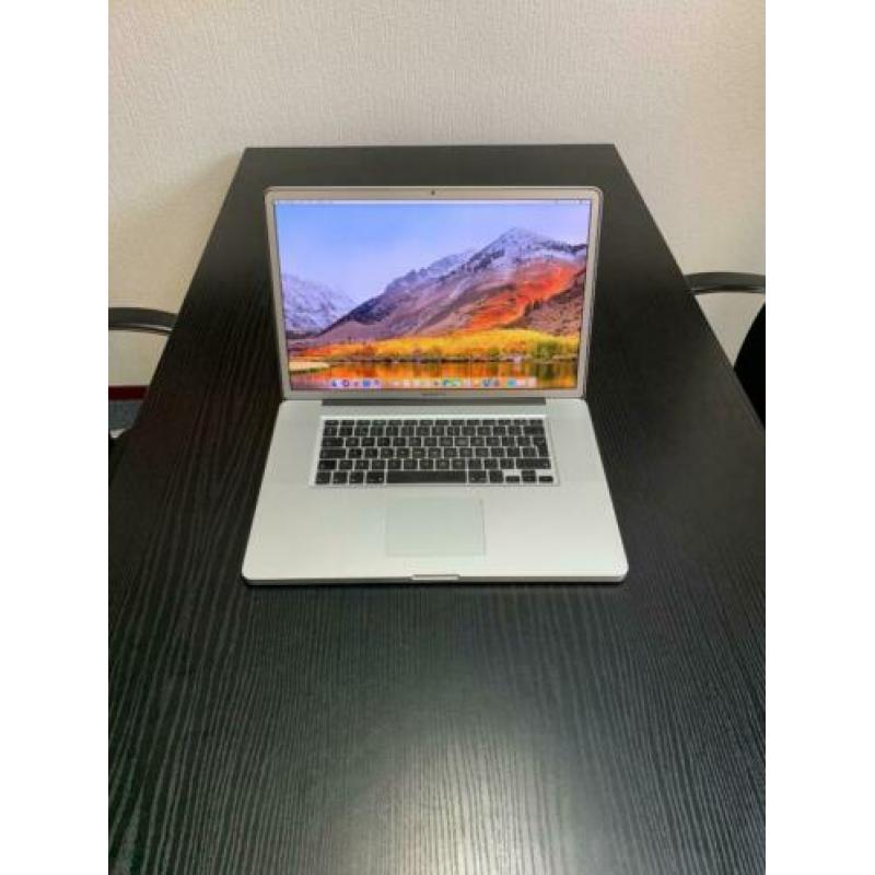 Macbook Pro 17" - i7 2.2 GHZ, 8 GB DDR, 750 GB SSD,