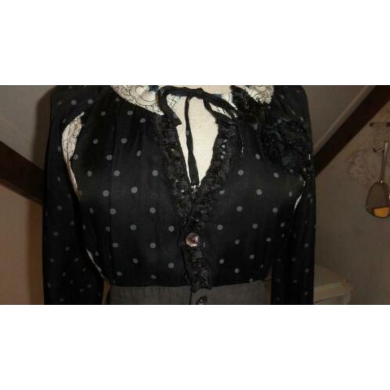 Leuke blouse van Didi met veel details. mt.36