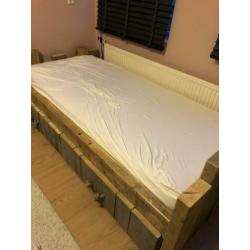 Zeer mooi steigerhouten bed