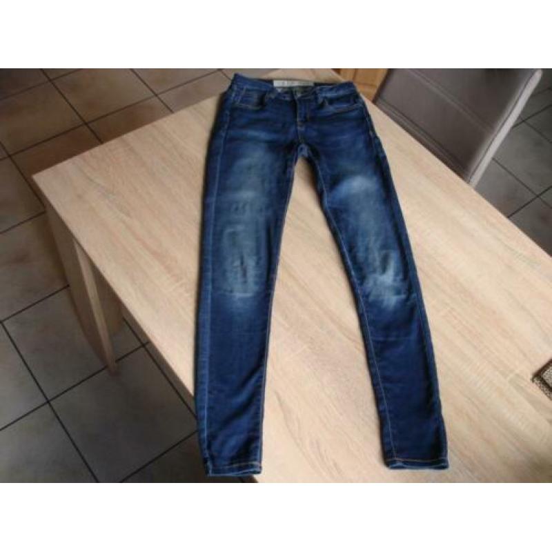 Skinny jeans maat XS.