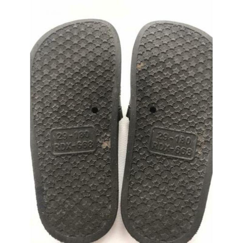 Gucci slippers maat 29 valt als 27/28 Zgan