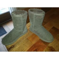 Uggs classic short maat 36