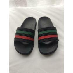 Gucci slippers maat 29 valt als 27/28 Zgan