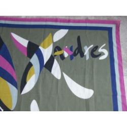 Xandres shawl sjaal roofvogel afmetingen: 178 x 88 cm.