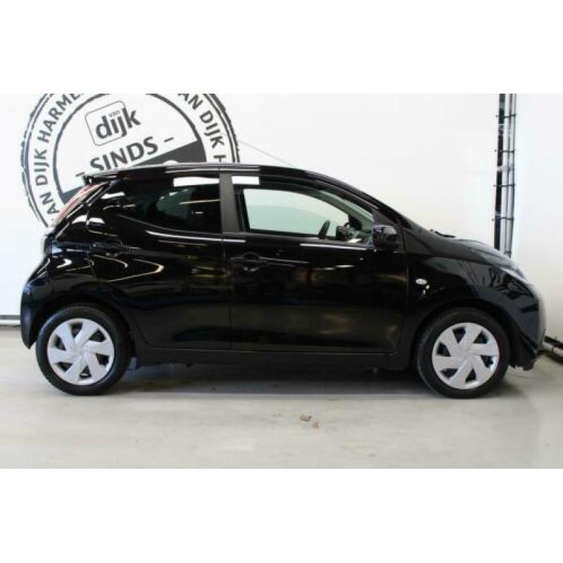 Toyota Aygo 1.0 VVT-i x-play ACHTERUITRIJCAMERA AIRCO MISTLA