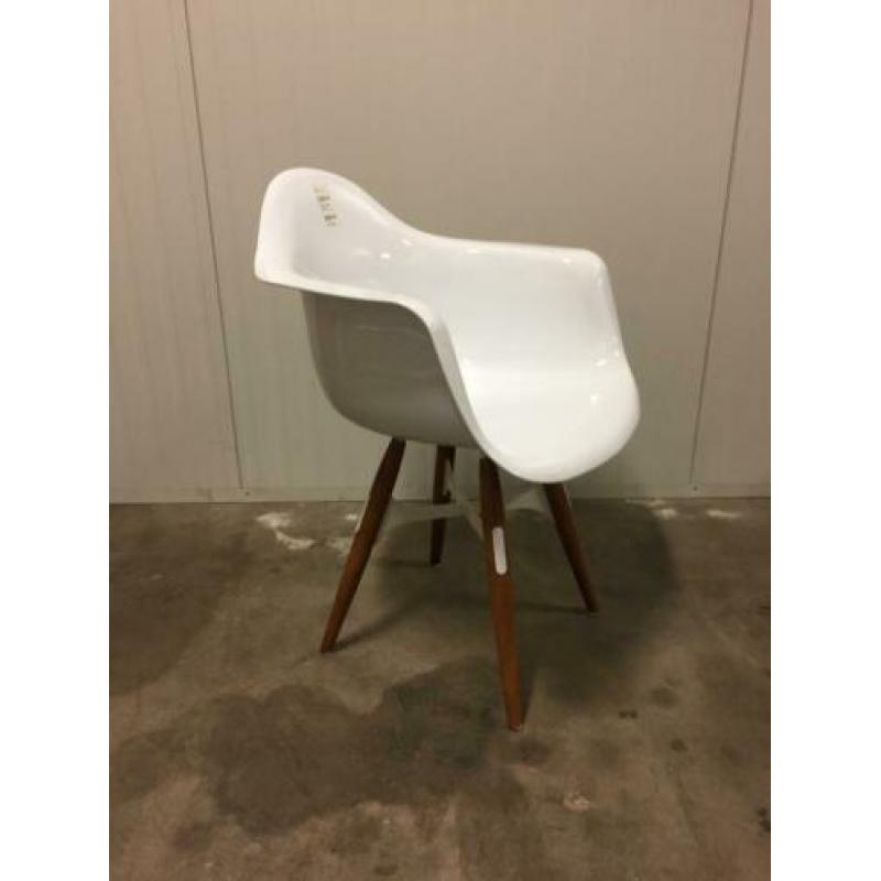 Kubikoff Zigzag (Eames) showroommodel VAN 189 VOOR 69!!