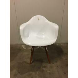 Kubikoff Zigzag (Eames) showroommodel VAN 189 VOOR 69!!