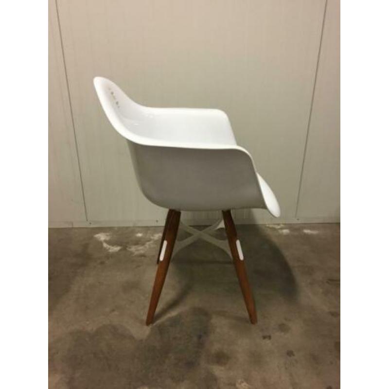 Kubikoff Zigzag (Eames) showroommodel VAN 189 VOOR 69!!