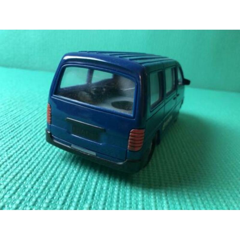 Toyota Hi-ace. Toyota “spaarbus” promo