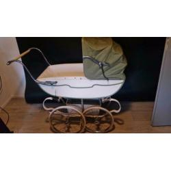 Grote vintage retro Jonkers kinderwagen