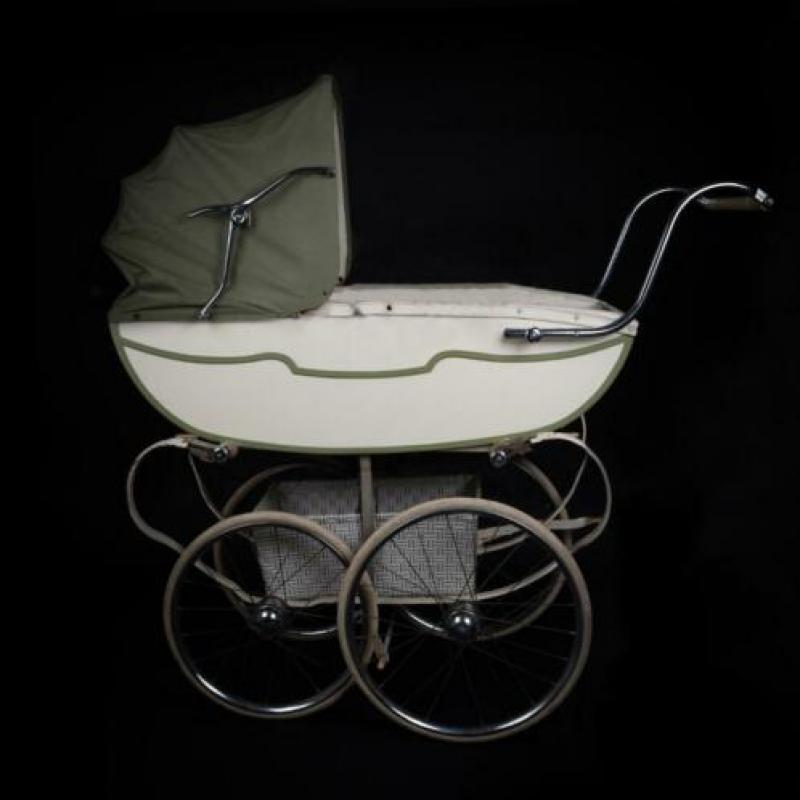 Grote vintage retro Jonkers kinderwagen