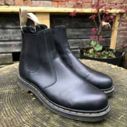 Dr Martens Vegan 43