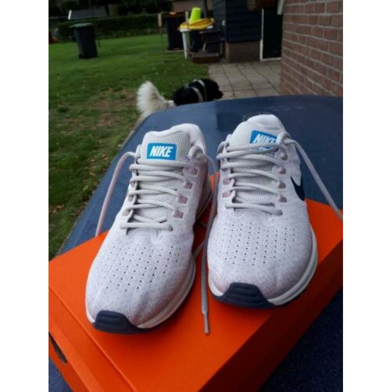 Te koop dames sportschoenen (NIKE)