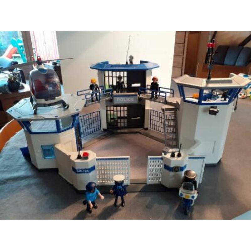 Politie bureau playmobile.