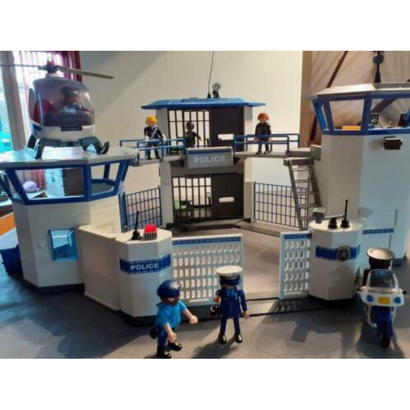 Politie bureau playmobile.