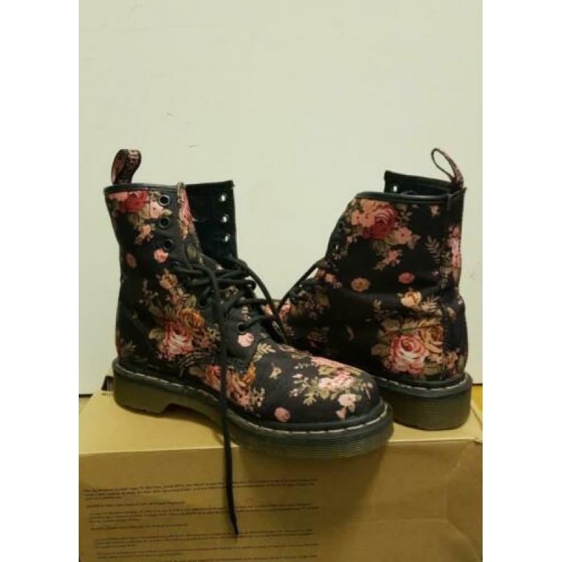 Dr. Martens - Floral Canvas in maat 38