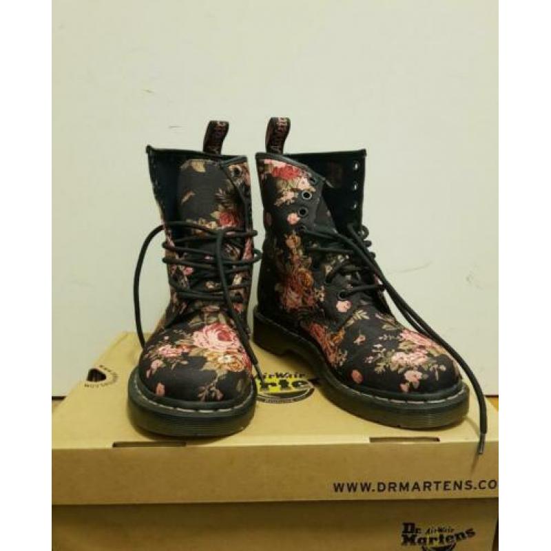 Dr. Martens - Floral Canvas in maat 38