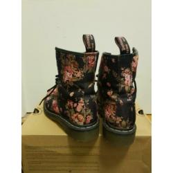 Dr. Martens - Floral Canvas in maat 38