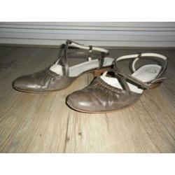 Dungelmann Taupe/Bruine Leren Ballerina's Met Bandjes Mt 40