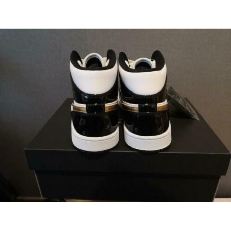 Jordan 1 Mid Patent Black 44