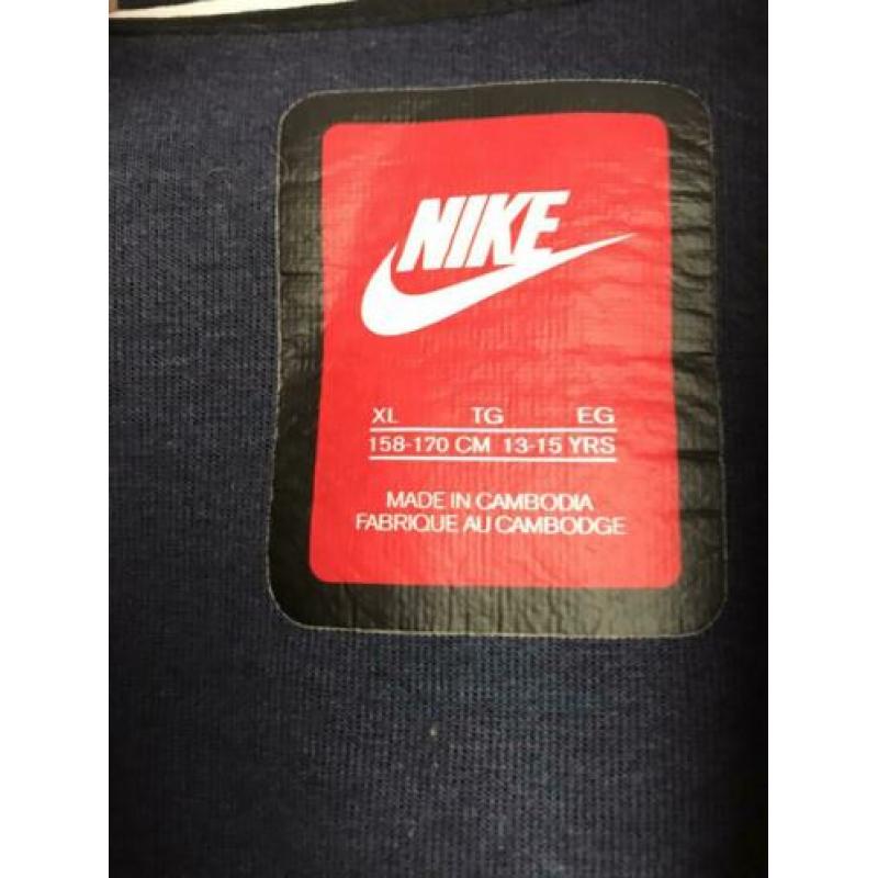 Nike tech fleece maat 176