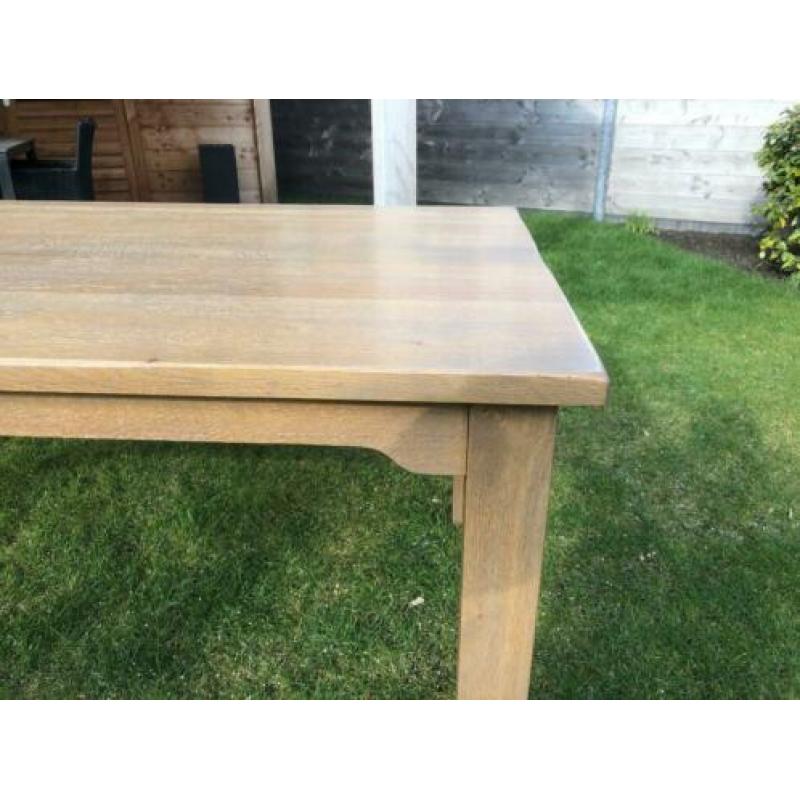 tafel met of zonder stoelen