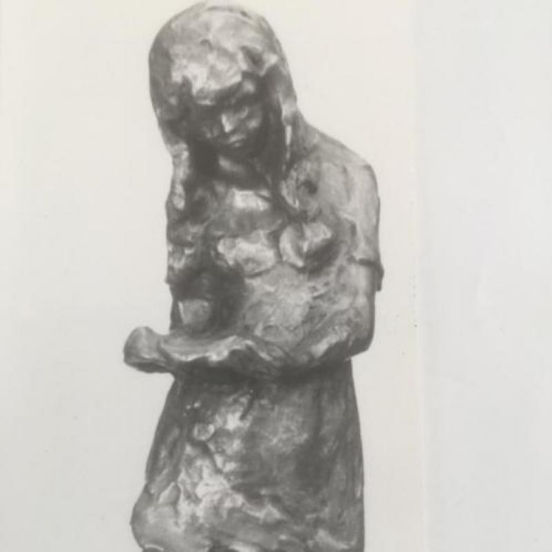 Thomas Rodr persfoto sculptuur lezend meisje.