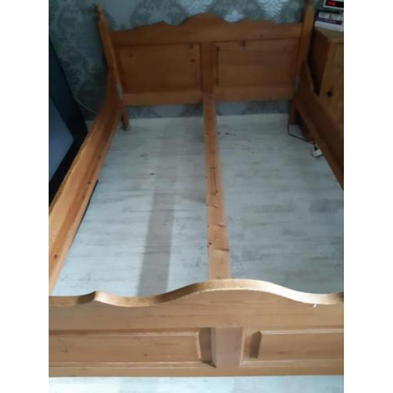 Oud grenen bed 140x200cm