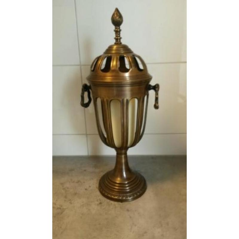 Bronzen windlicht hoogte 46 cm.