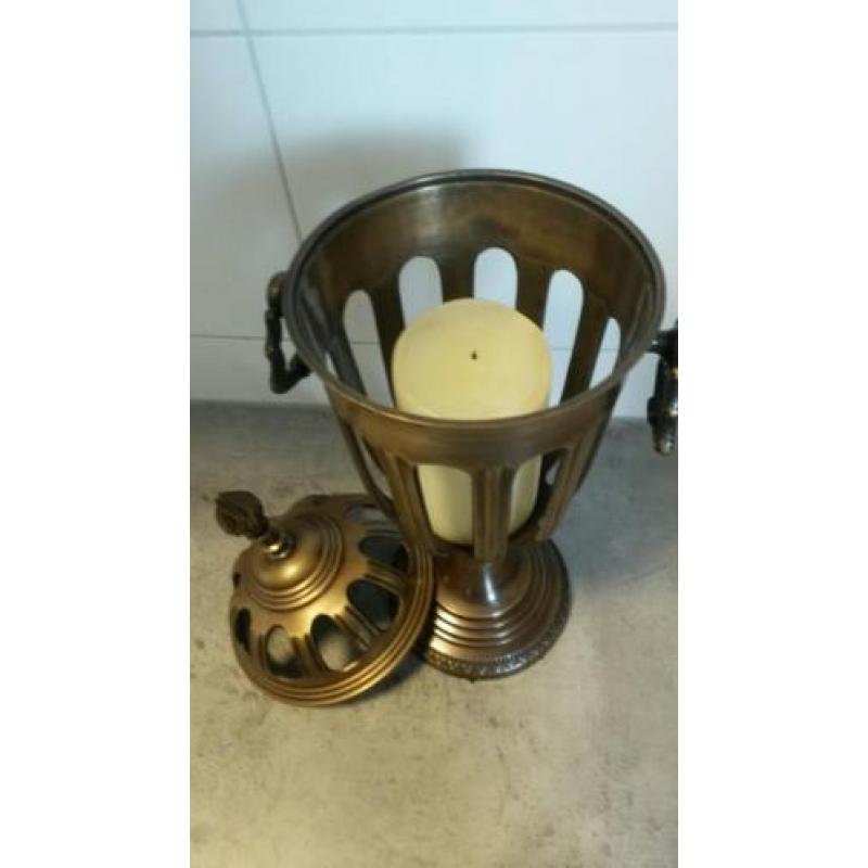 Bronzen windlicht hoogte 46 cm.