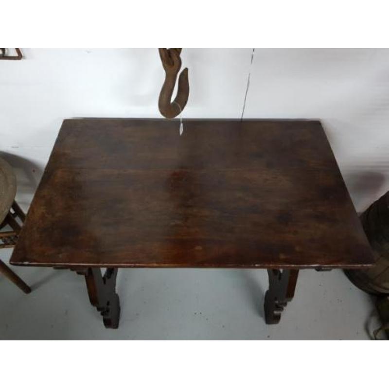 Antiek Spaanse Tafel 18e/19e eeuw,€495,-.