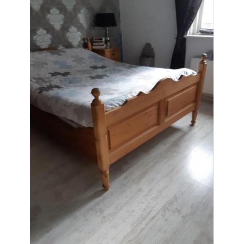 Oud grenen bed 140x200cm