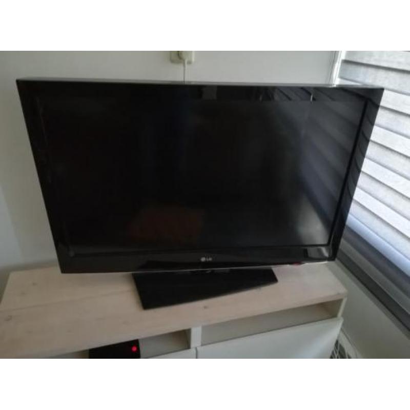 LG TV 44 inch