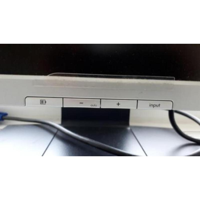 HP LP2464 24" monitor en toetsenbord