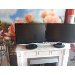 3 samsung Syncmaster 226BW monitoren