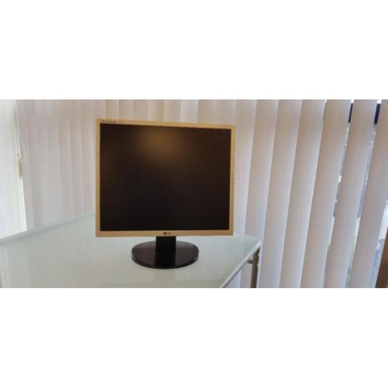 LG Flattron L1953TR Monitor 19inch