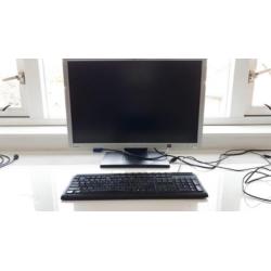 HP LP2464 24" monitor en toetsenbord