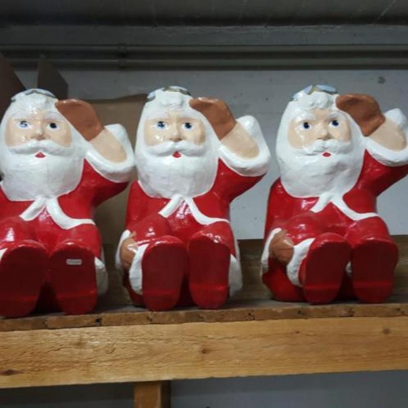 Kerstmannen leuk voor decoratie, gemaakt van papier marche