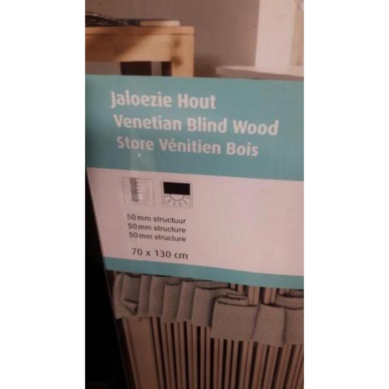 Aangeboden Nieuwe Houten Jaloezieën