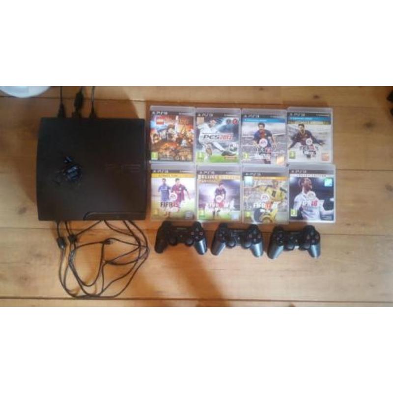 Playstation 3 met 3 controllers, 8 games en headset oortje