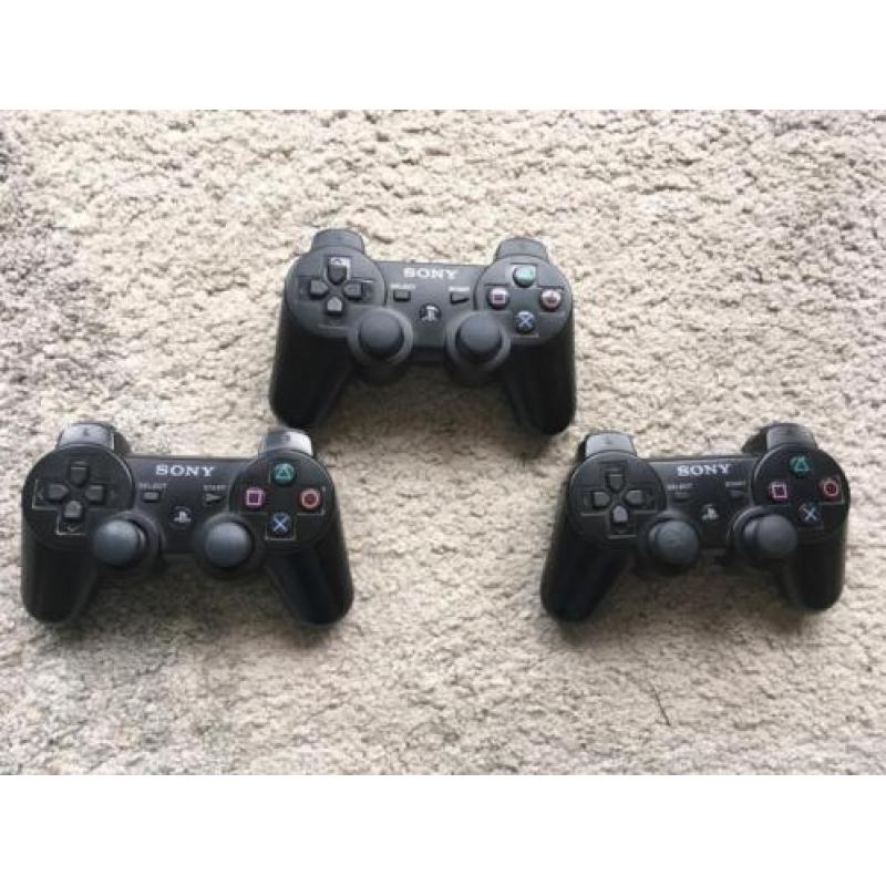 Playstation 3+3 controllers+10 spellen+kabels+oplaadkabel