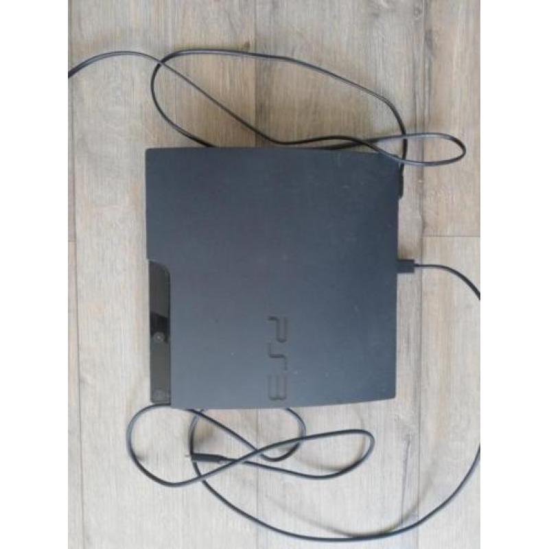 Ps3 te koop, incl. 3 controllers, 28 spellen en move